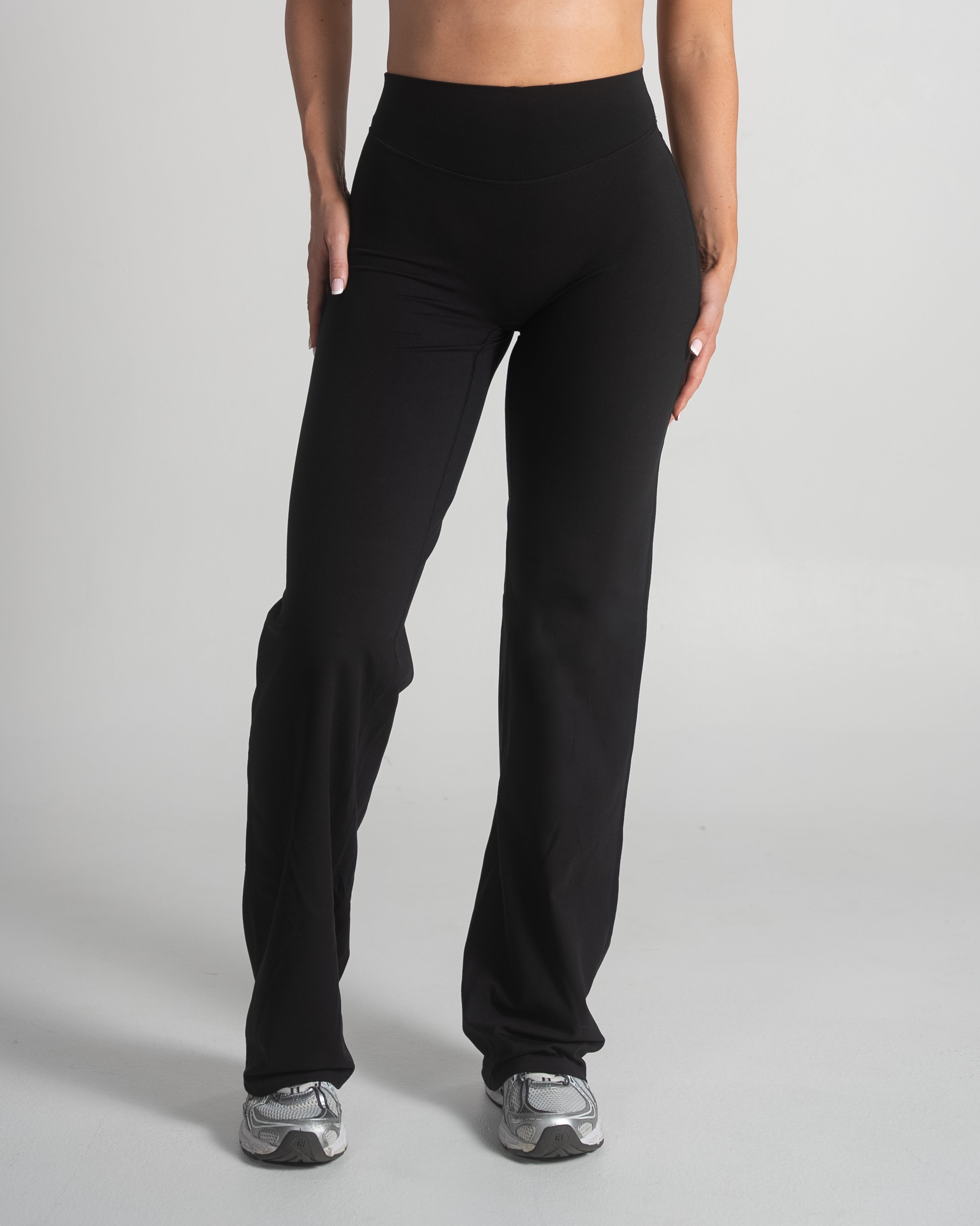 Timeless Soft Straight Pants - Black