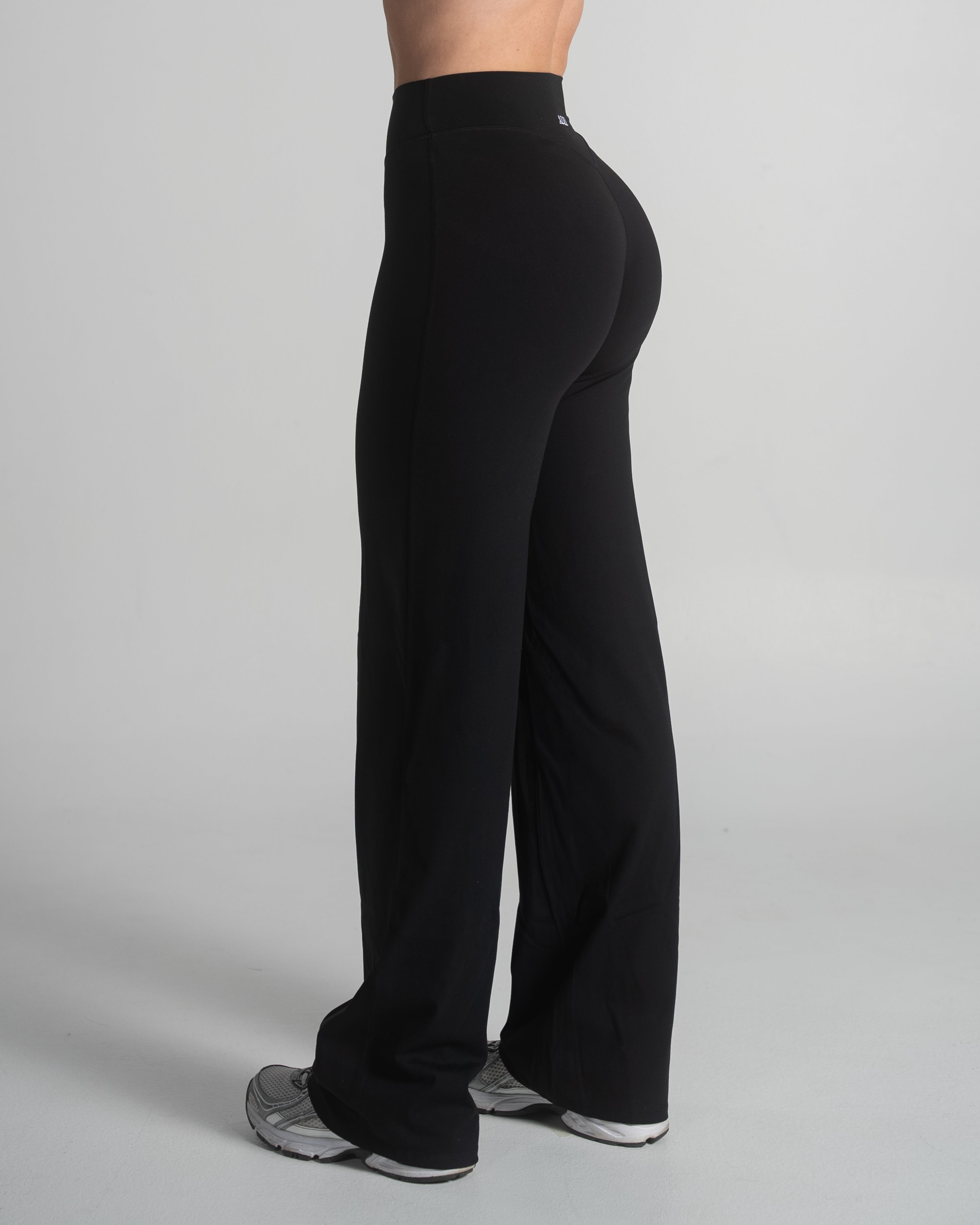 Timeless Soft Straight Pants - Black